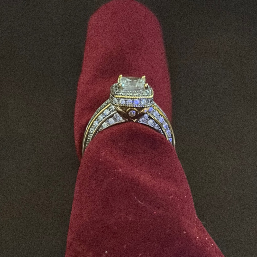 Elegant Gold and Silver Women's Ring - Picture 4 of 9